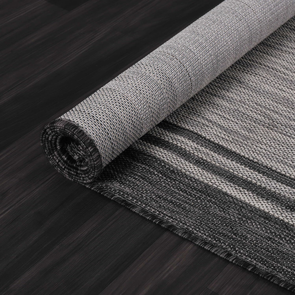Luul Home outdoor rug 9x12; waterproof and stain-resistant for busy spaces.