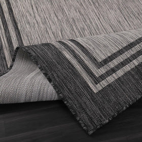 Luul Home washable outdoor rug, easy cleaning with hose or vacuum.