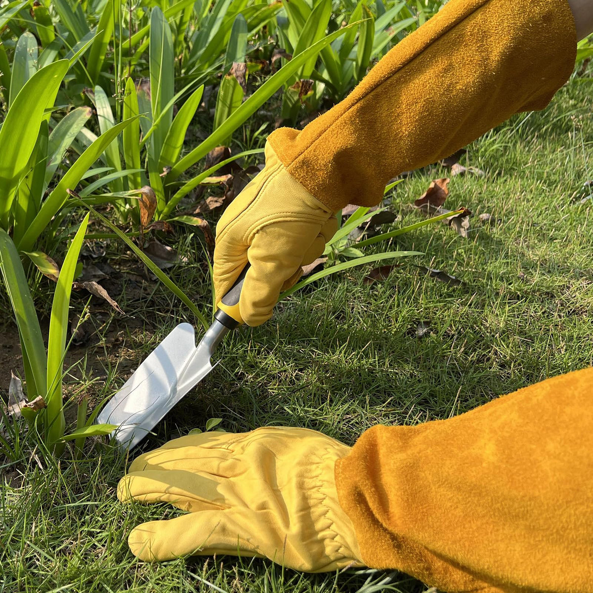 Luvaswel multipurpose gloves for weeding, planting, and soil work.