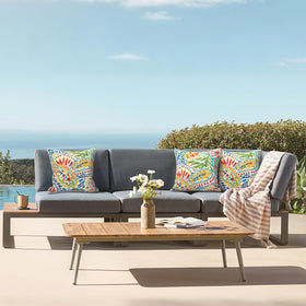 LVTXIII wipe-clean surface keeps outdoor spaces tidy.
