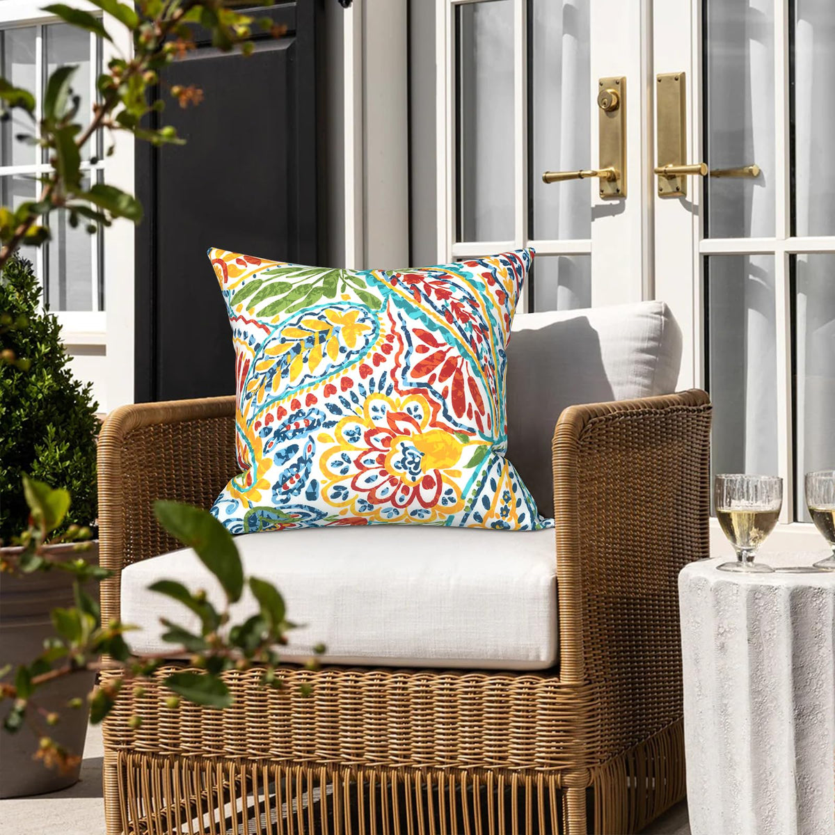 LVTXIII paisley multi pillow with auto-locking zipper for easy care.