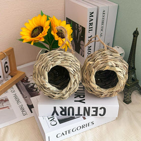 LWINGFLYER garden hanging nest adds curb appeal while supporting wildlife.