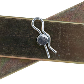 Maasdam Fence Stretch'R 8060 self-locking action simplifies two-handed tie-offs.