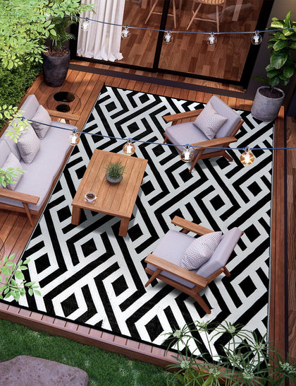 Macgace 6x9 outdoor rug with carry bag in black and light grey for easy transport.