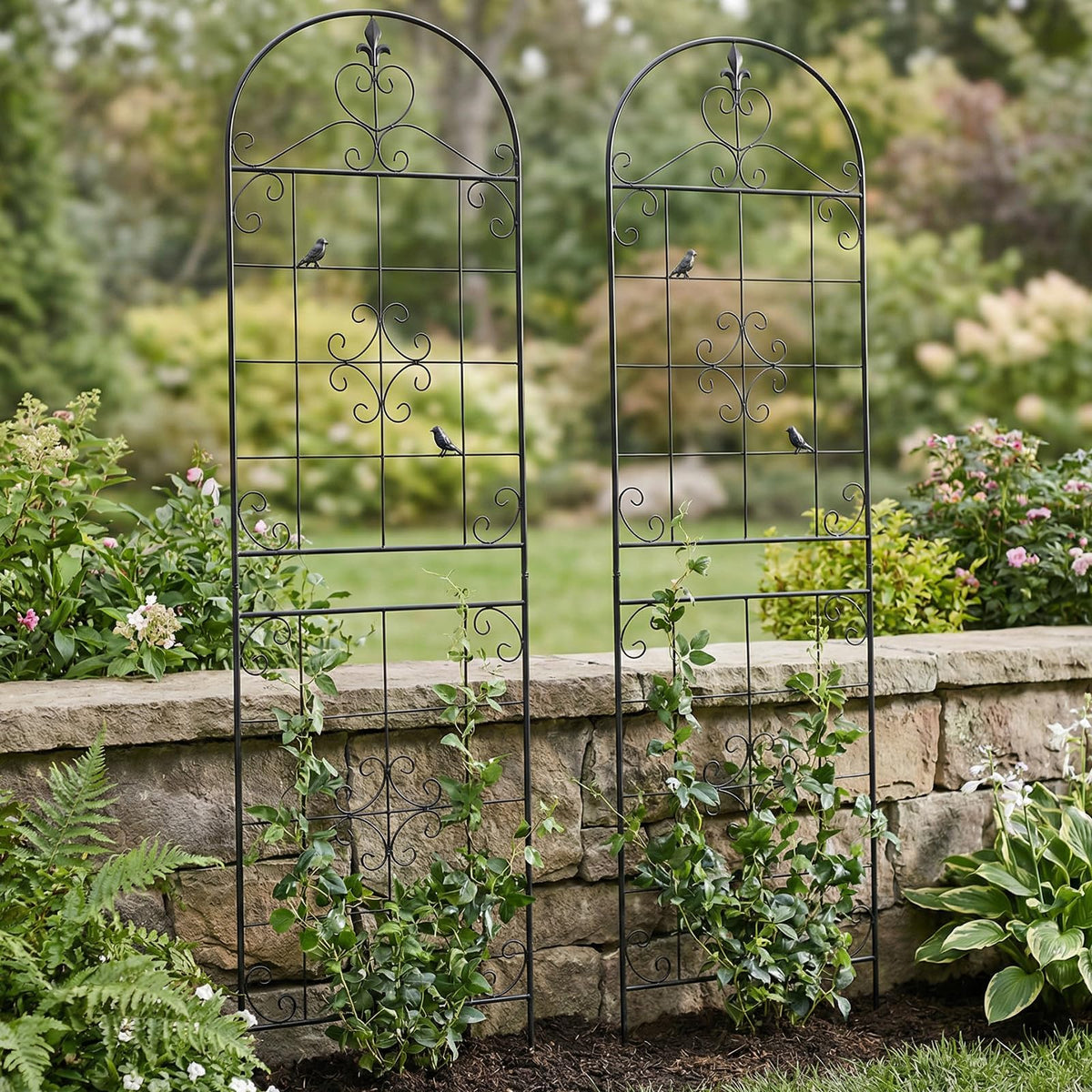 Maidapulu outdoor-support trellis stands up to weather for lasting use