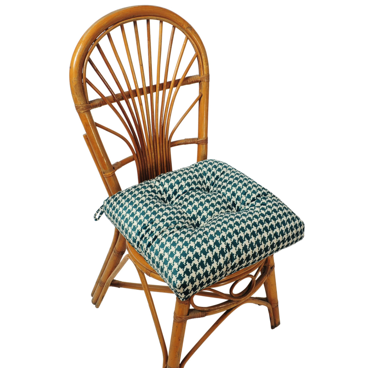 Makimoo 17x17 cushion expands quickly to fit seating areas