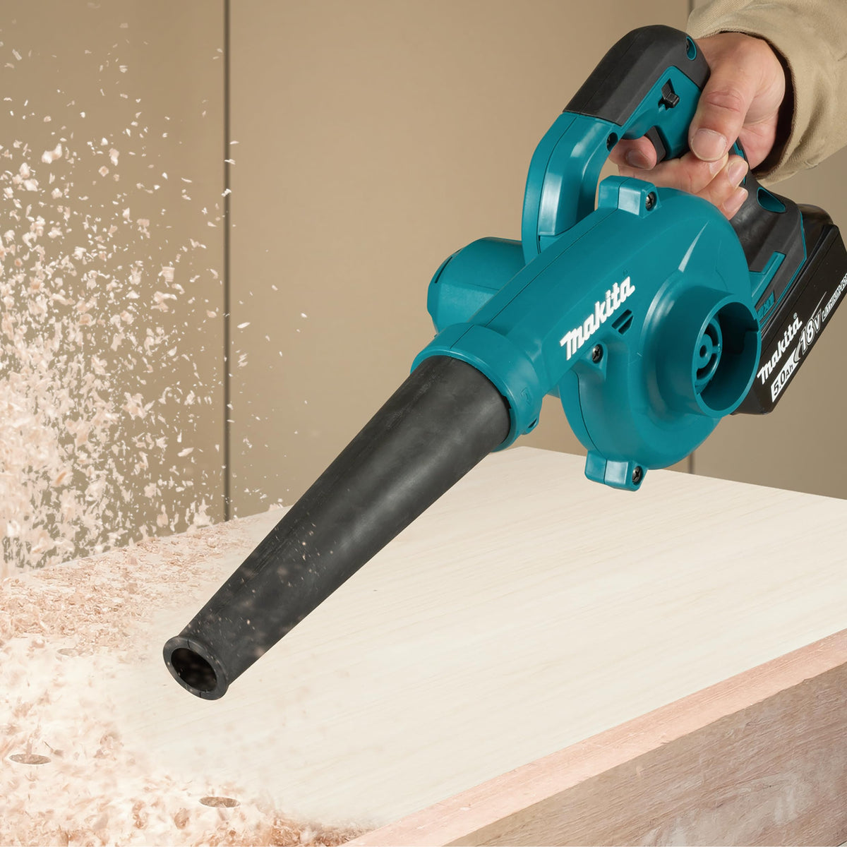 Makita rubber blower nozzle attached for UB1103 compatibility and quick setup