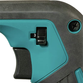 Makita XBU05Z blower three-speed motor for versatile tasks.