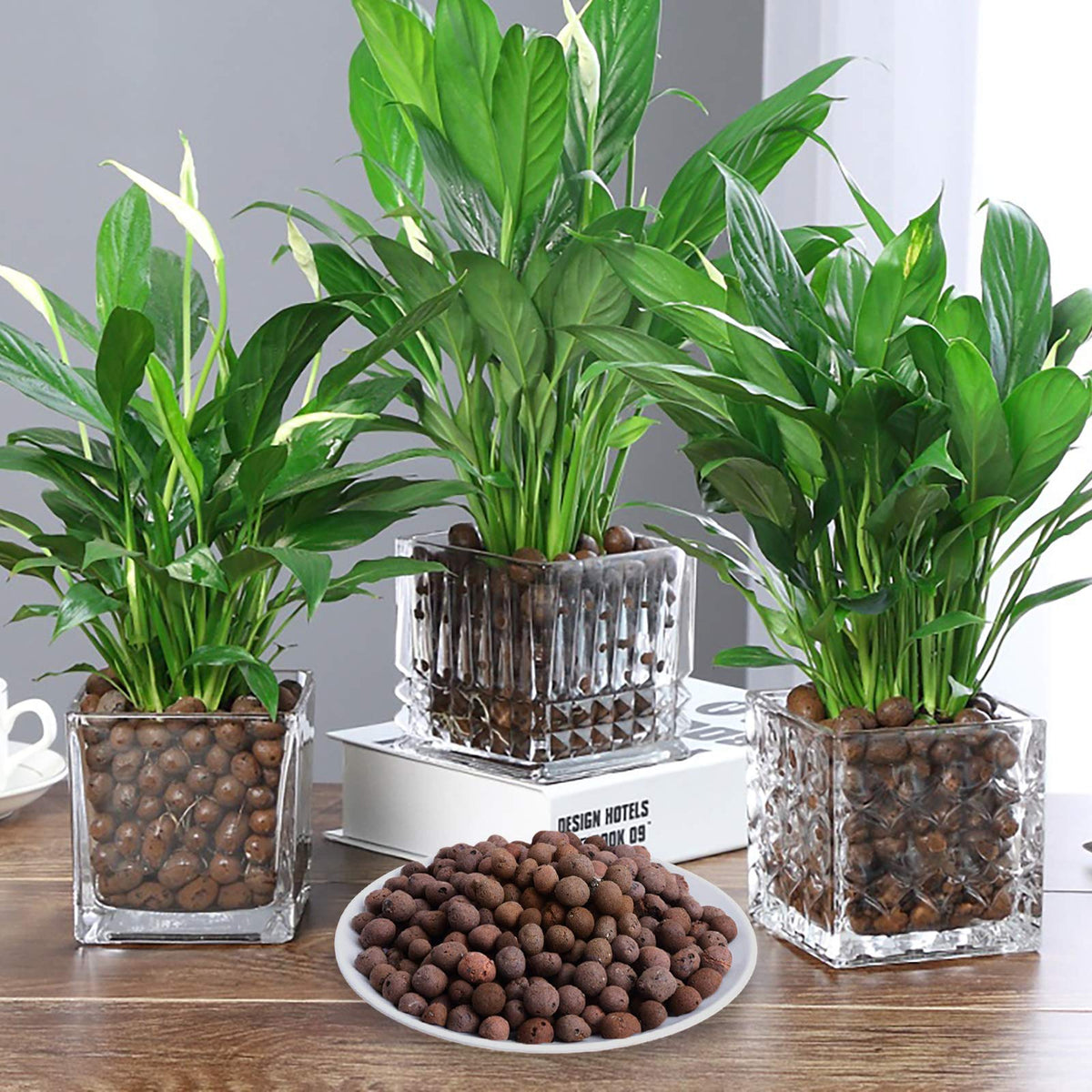 Malifea clay pebbles filter water quality while supporting root health.