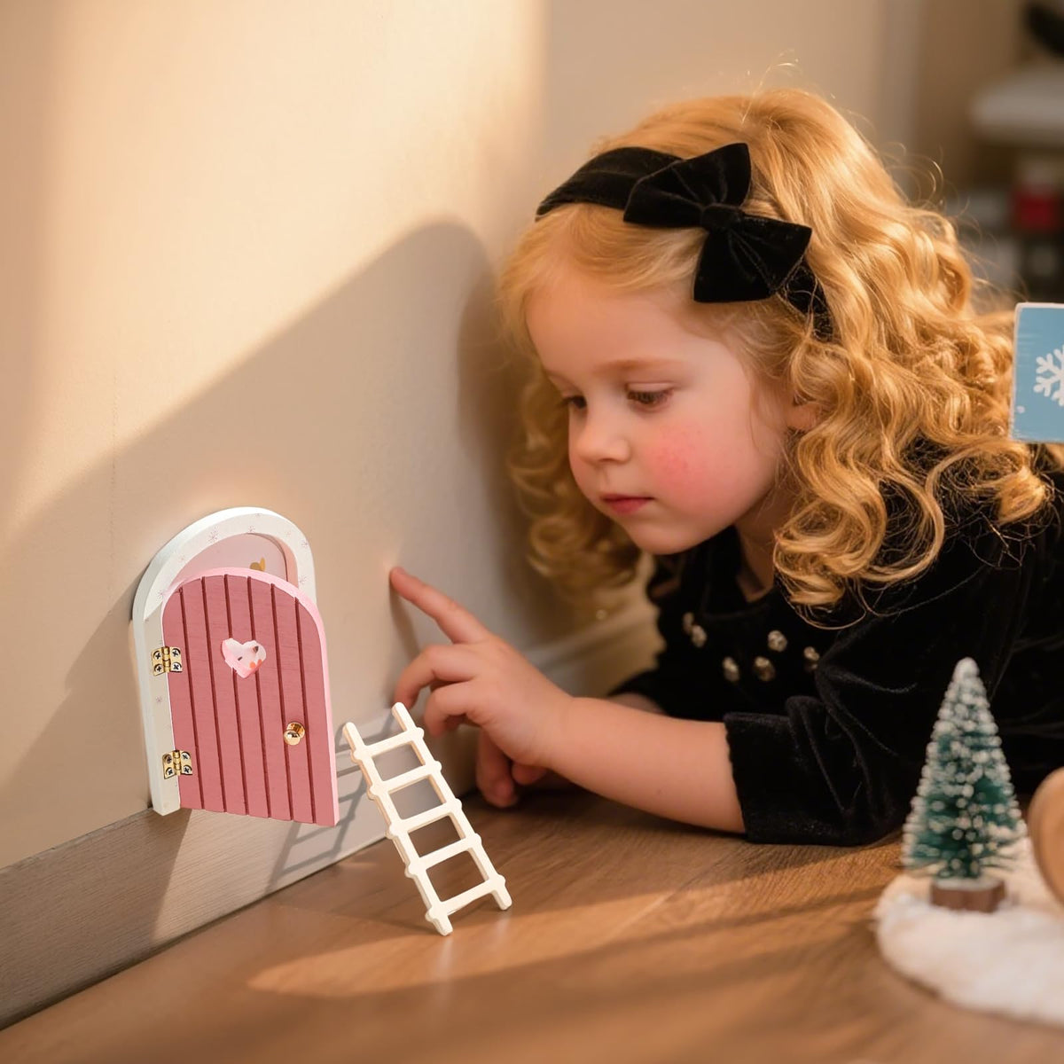 Mamimami Home fairy portal base offers stable placement on walls or shelves.