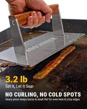 Manucode bacon press with cool-beechwood handle, close-up, emphasizing safe comfortable grip.