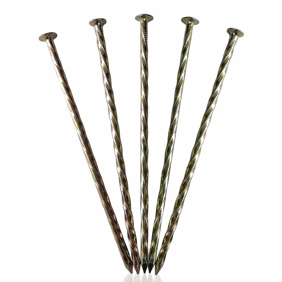 MAOMBO 70-pack 6-inch turf spikes with galvanized finish secure artificial grass edges.