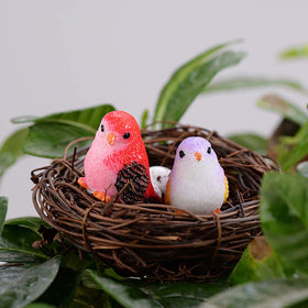 MAOMIA miniature bird figurine; small size suits micro landscapes and shadow boxes.