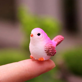 MAOMIA decorative bird figurine; great for seasonal mini displays and gifts.