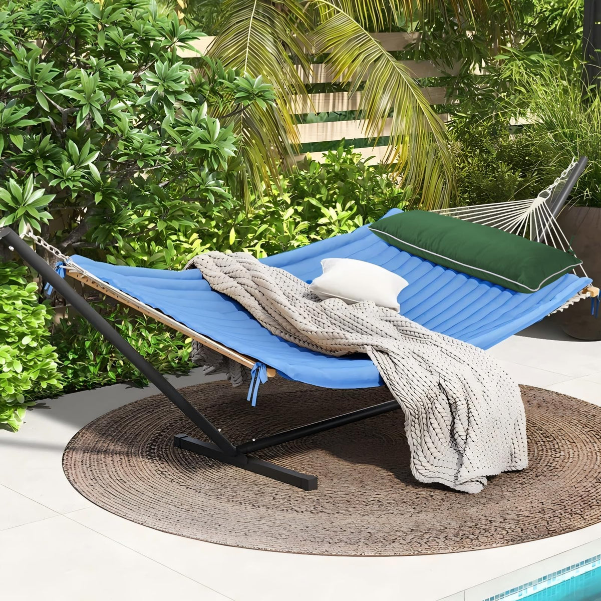 Maphissus hammock pillow with ties securing a snug fit