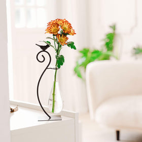 Marbrasse vase shows easy water pour for healthy roots.