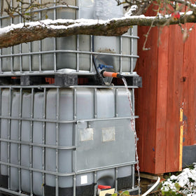 Marsrut IBC setup supports garden irrigation with standard drums.