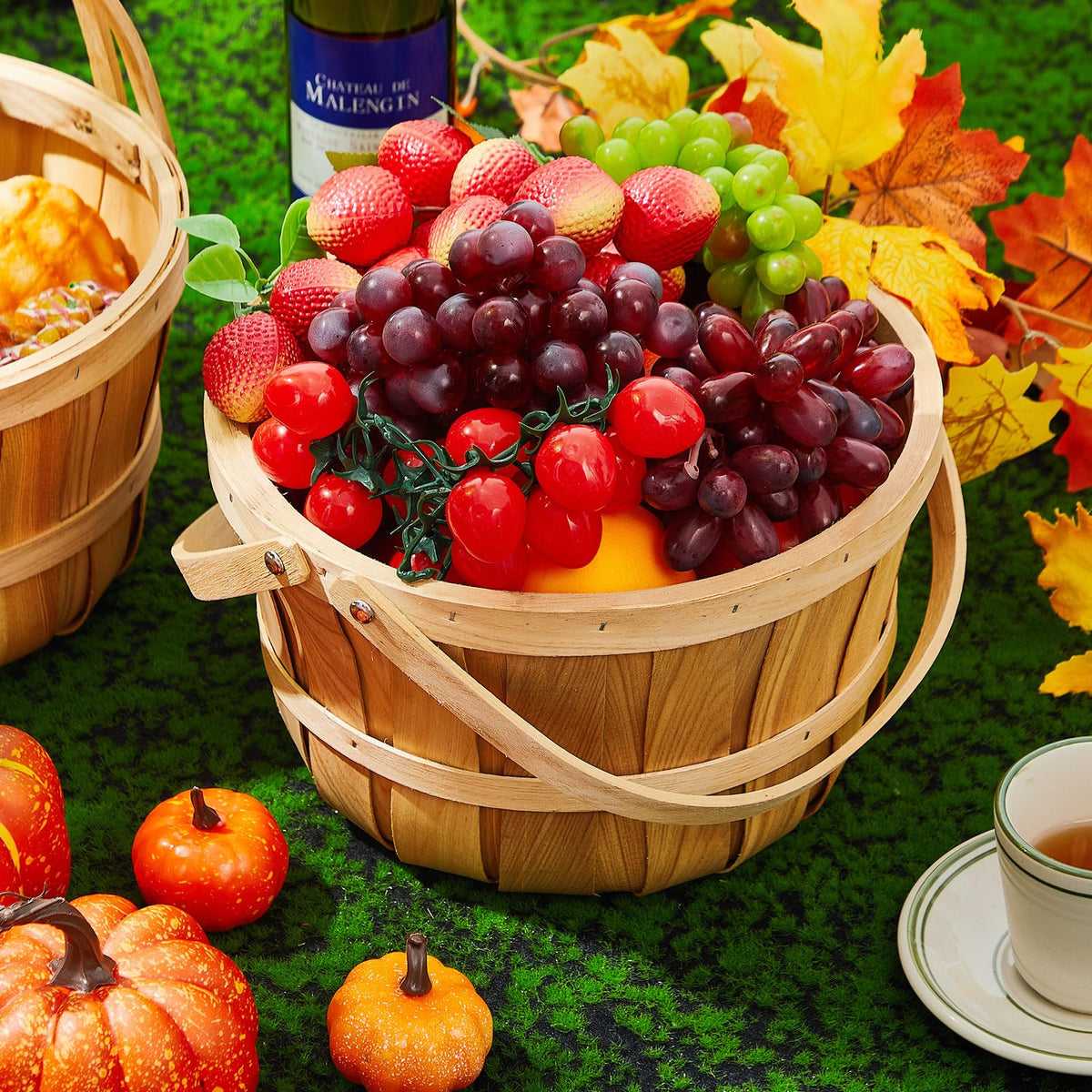 Marsui round picnic basket in natural wood for on-the-go meals.