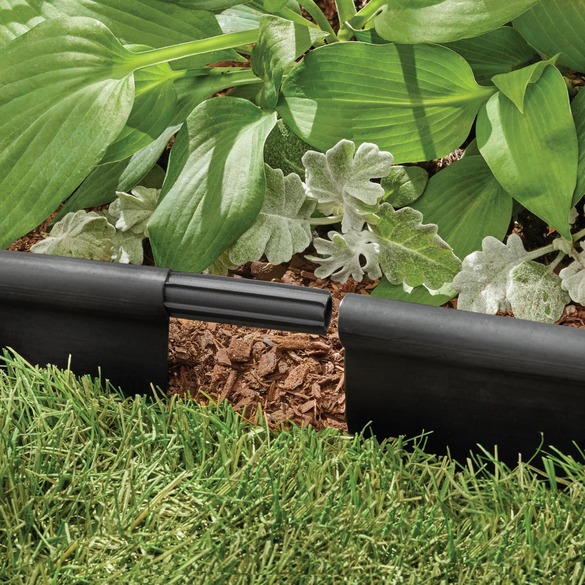 Master Mark Master Gardener Edge Coupler in-use links curved bed borders for a clean landscape