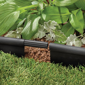 Master Mark Master Gardener Edge Coupler in-use links curved bed borders for a clean landscape