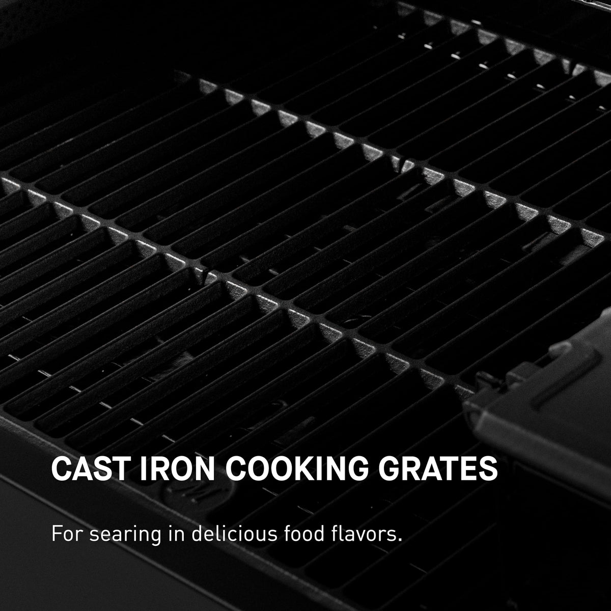 Masterbuilt temperature range 250–650°F for smoking or searing.