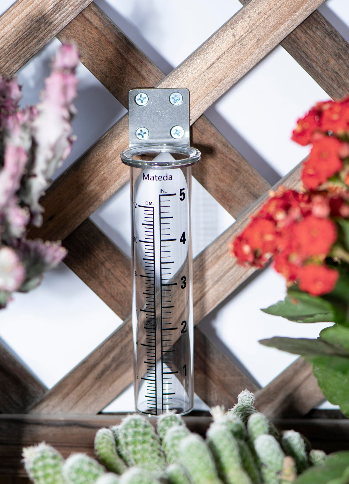 Mateda outdoor yard rain gauge in garden setting