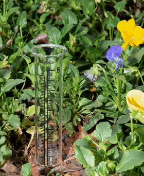 Mateda five-inch capacity rain gauge measures rainfall outdoors