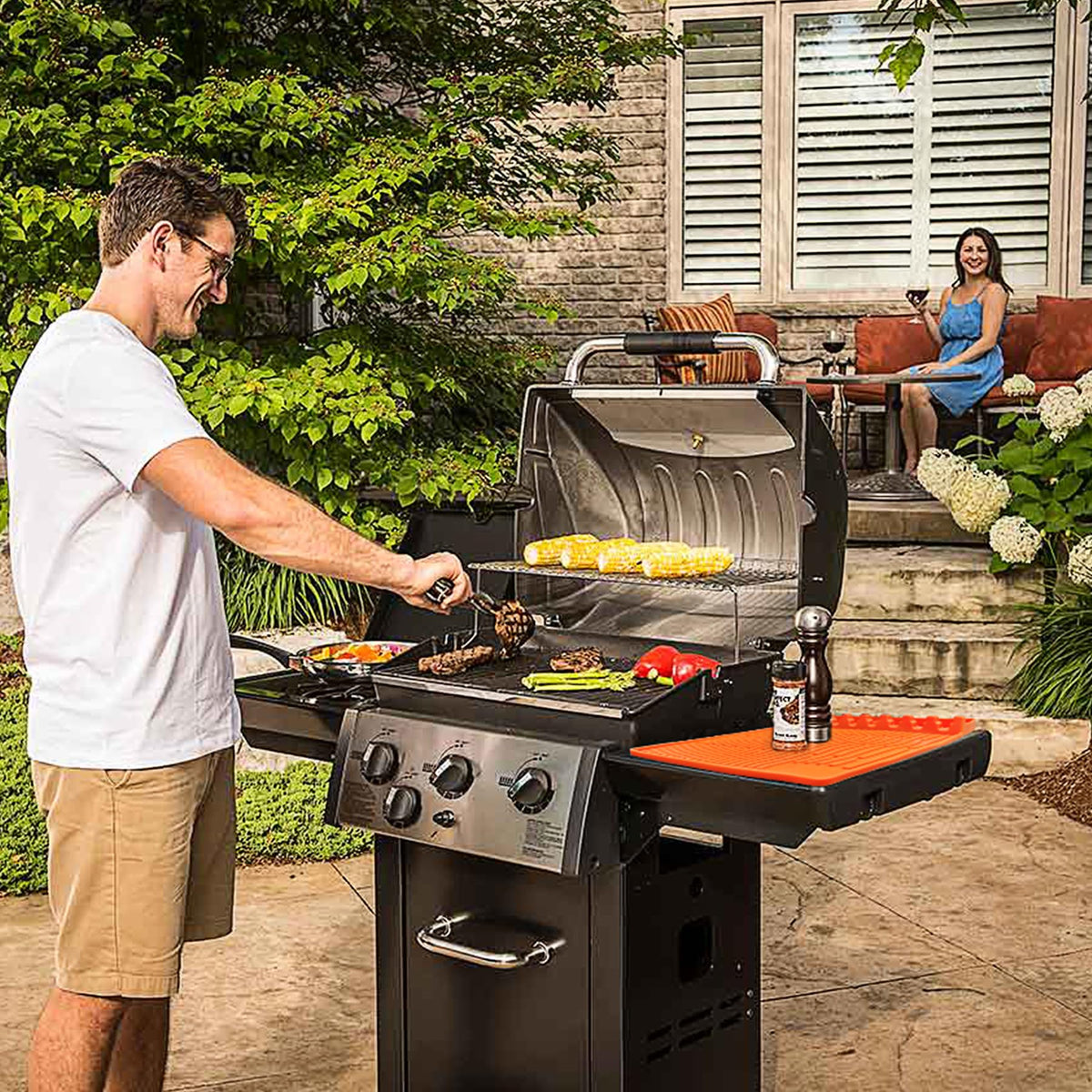 Perfect gift for grilling enthusiasts who value easy maintenance and tidiness