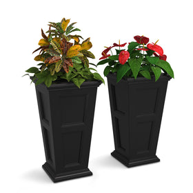 Mayne Fairfield 28-inch tall planter front view for patio display and easy care.