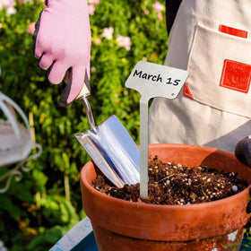MCEUS 24-pack stainless garden labels with two markers for easy DIY labeling.
