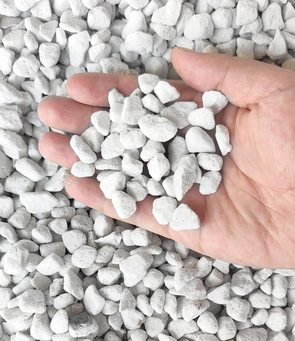MDPQT 10 QT perlite bag closeup for drainage in pots