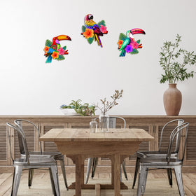Meduofon patio wall art complements entryways with vibrant tropical birds.