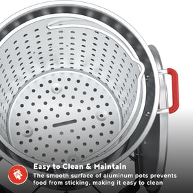 Megamaster pot with silicone handles offers a comfortable grip during lifting.