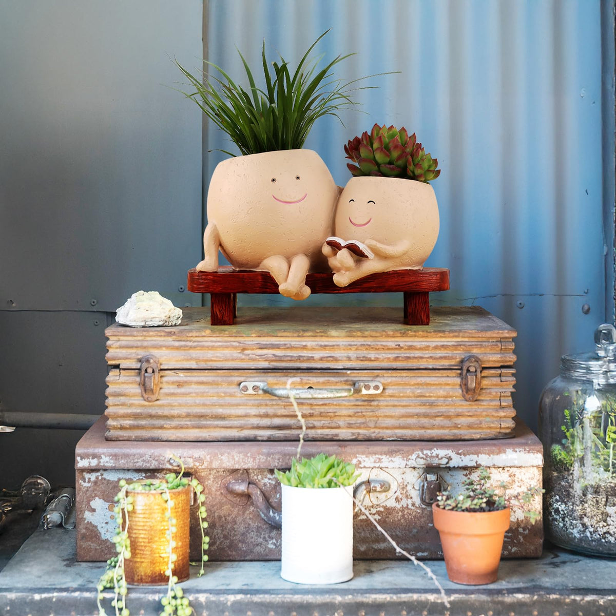 Meltset M indoor-outdoor planter makes a charming gift idea.