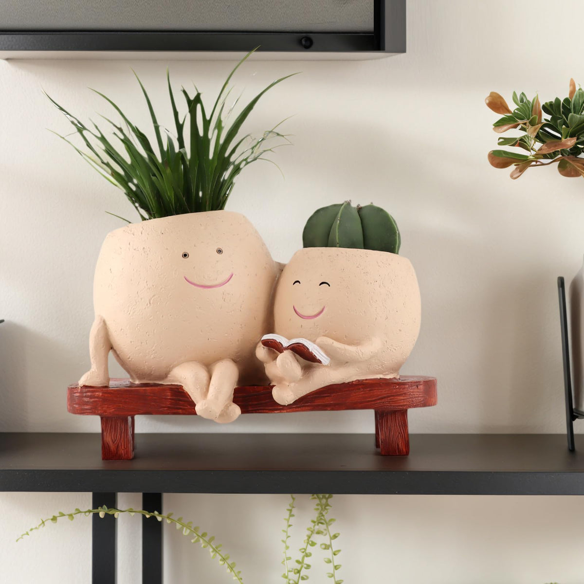 Meltset M small-plant friendly planter for cacti, herbs, and succulents.