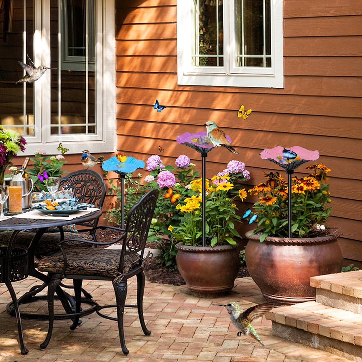 MeyRolizn metal rods enable customizable staggered arrangements.