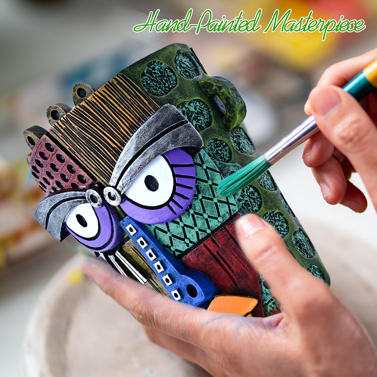 Midogaigai gift-ready face pot delights plant-loving friends.