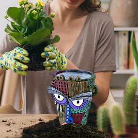 Midogaigai small classic planter fits compact plant setups.