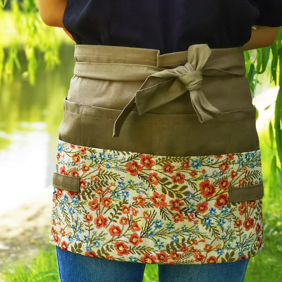MILCIL one-size waist apron with adjustable ties for a comfortable fit
