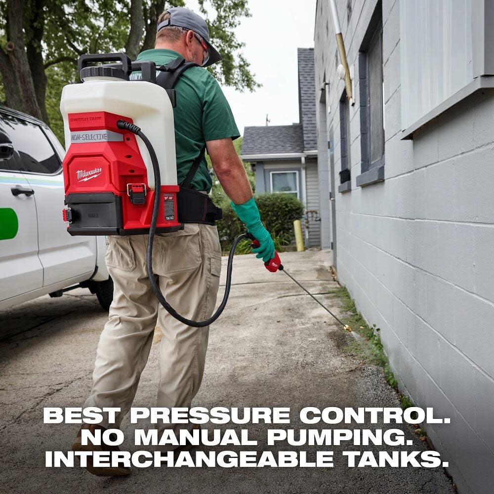 Milwaukee M18 backpack sprayer highlighting the comfort backpack frame for extended wear.