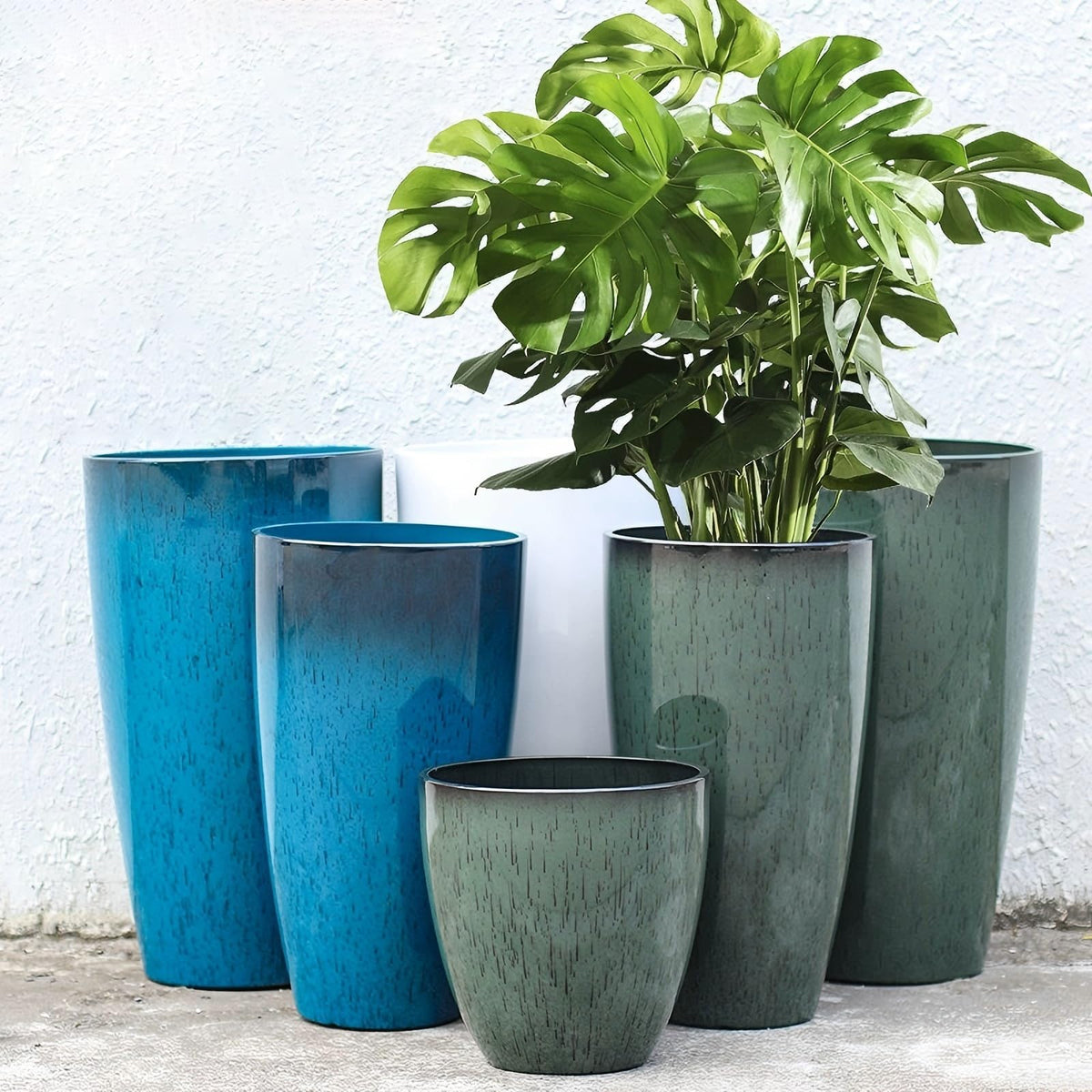 MinCHI257 21-inch tall planter with gradient green finish for versatile corner decor.
