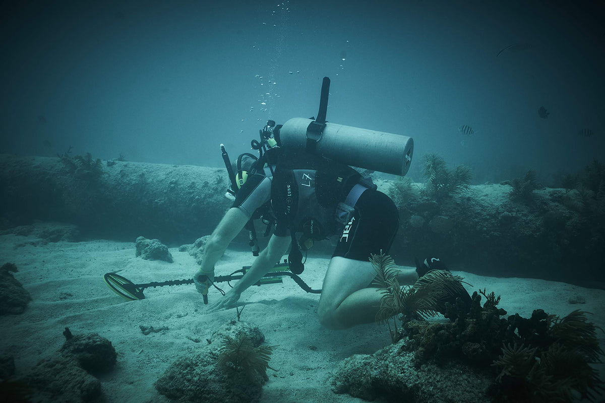 MINELAB PRO-FIND 15 waterproof 5 ft for shallow-water searches.