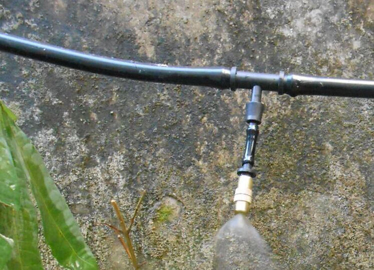Close-up of Mini Skater copper spray nozzle showing durable construction and smooth flow.