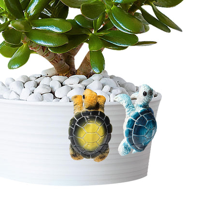 MinrzPet turtle pot huggers duo on a pot edge for a playful climbing illusion.