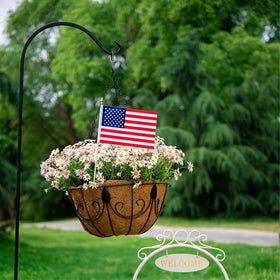 Minvoole durable polyester flag material resists wear.