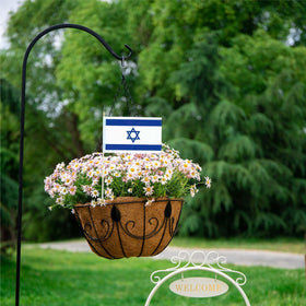 Minvoole polyester flag material offers lightweight durability.