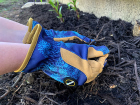 Miracle-Gro gloves — dexterity-focused design for comfortable extended wear.