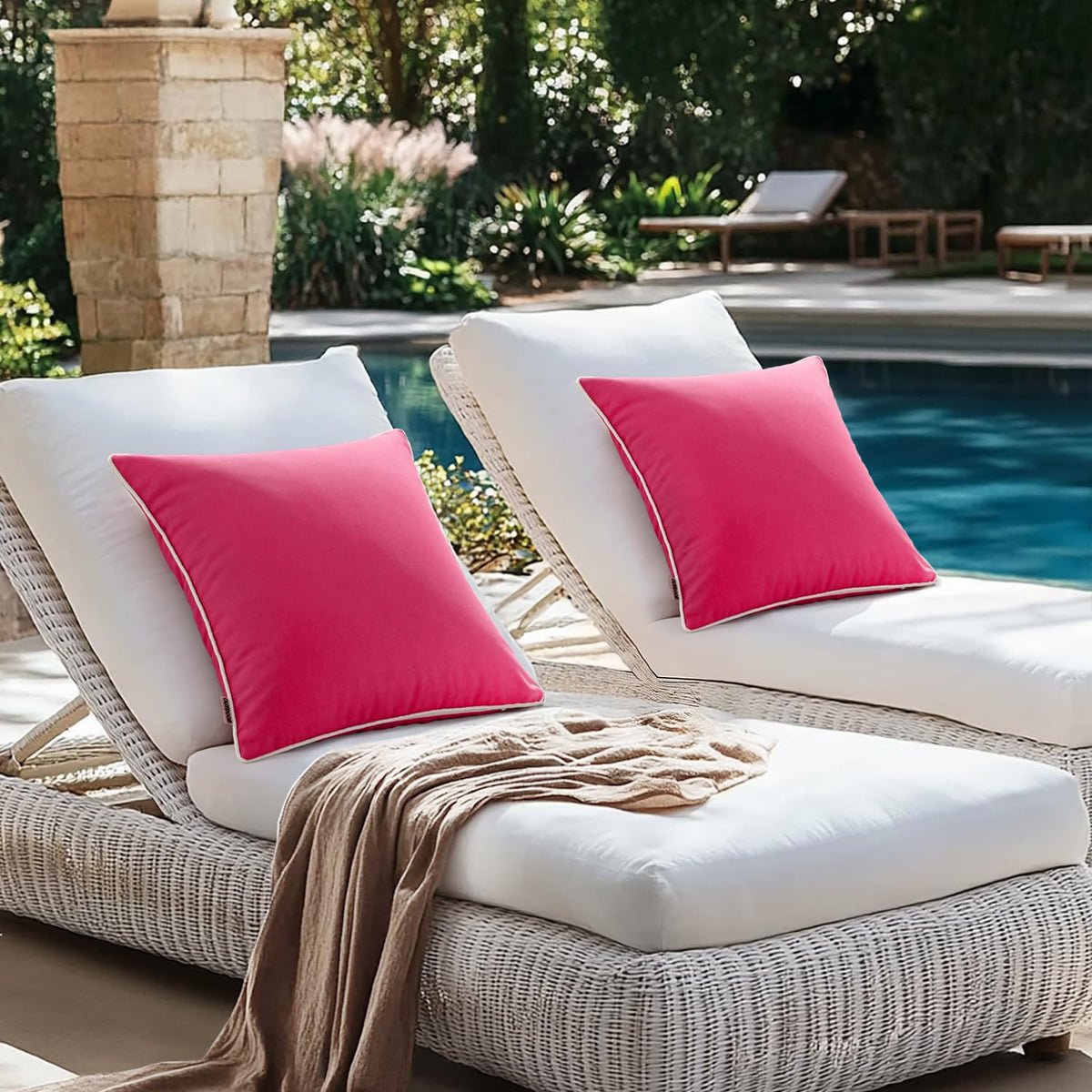 MIULEE easy-care pillow cover machine washable for quick refresh.