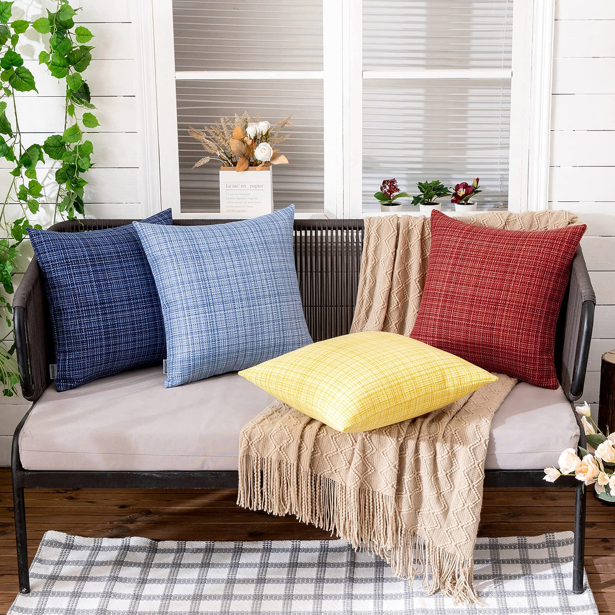 MIULEE machine-washable pillow cover, outdoor-friendly and easy to care.