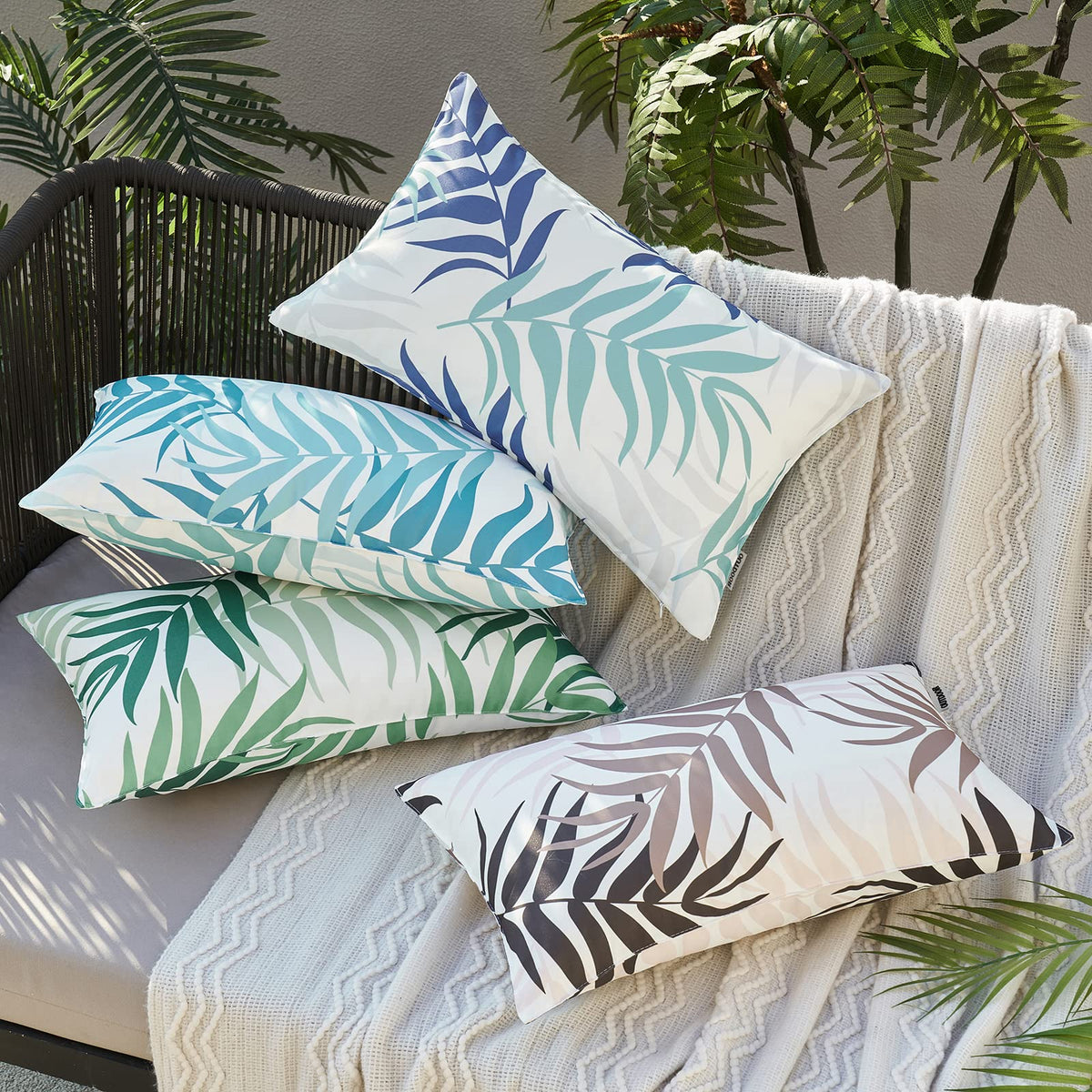 MIULEE durable, easy-care cover protects cushions from sun and rain